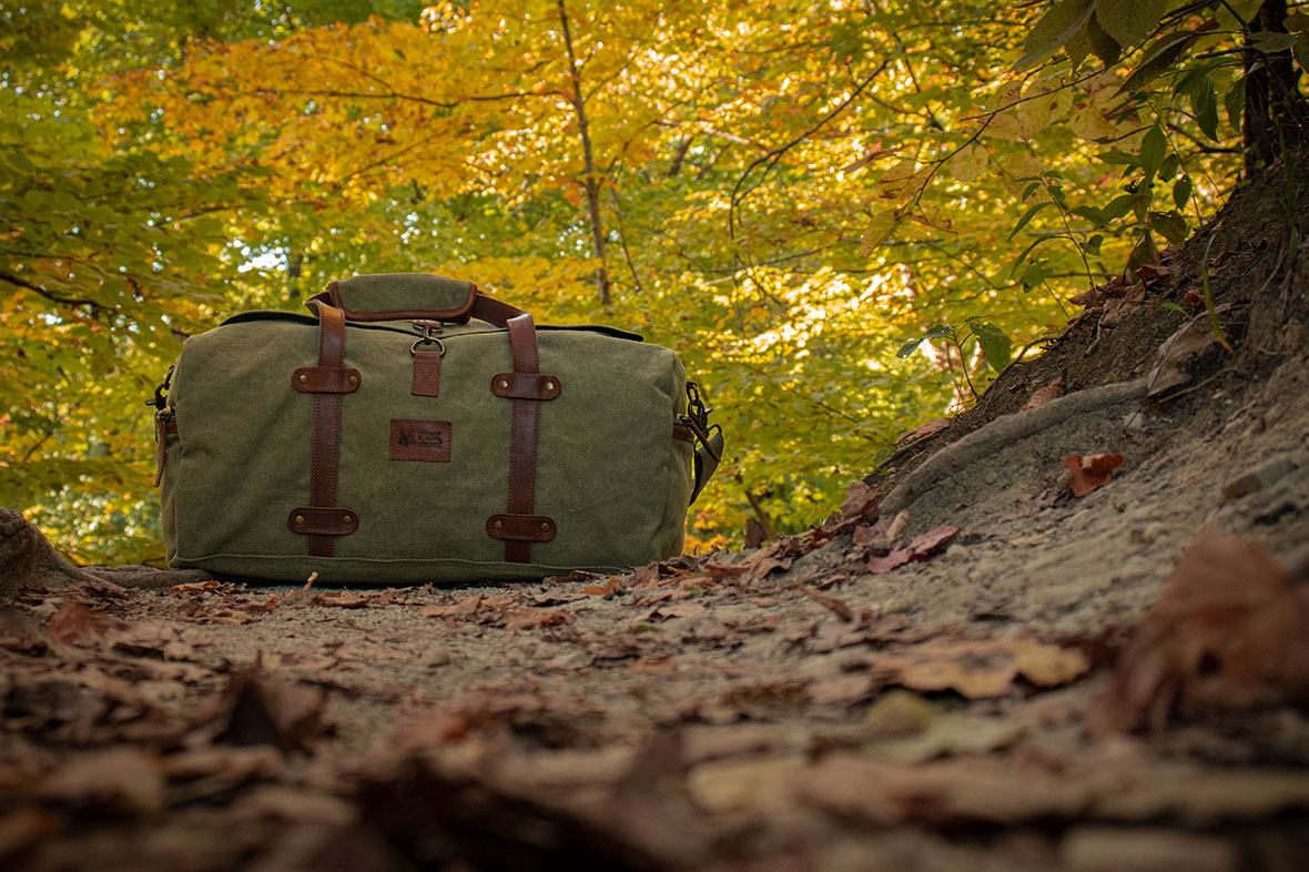 Screenshot on a simulated desktop of the 747 sportswear homepage.