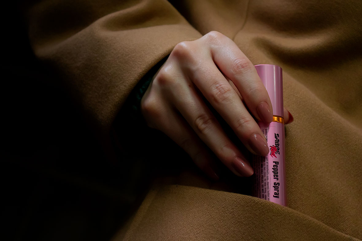 Screenshot on a simulated desktop of the 747 sportswear homepage.