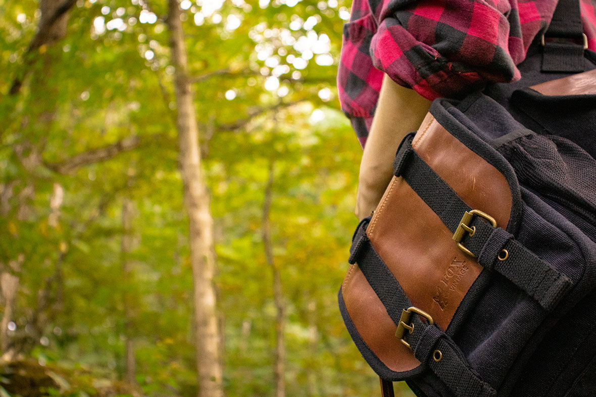 Screenshot on a simulated desktop of the 747 sportswear homepage.